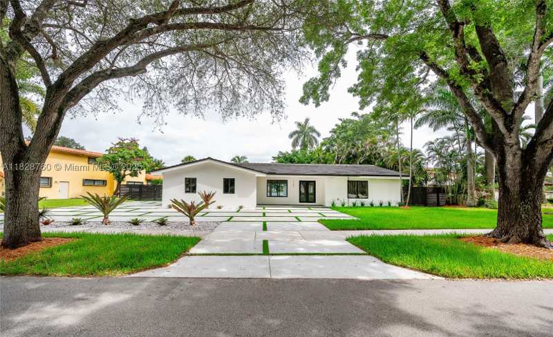 4 bedroom SingleFamilyResidence at 7101 E Troon Cir, Miami Lakes - Loch Lomond, Miami Lakes — photo 1
