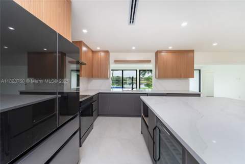 7101 E Troon Cir, Miami Lakes FL - photo 13 of 42