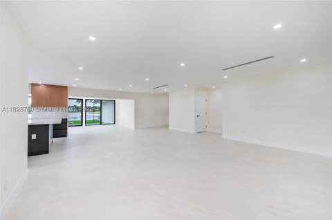 7101 E Troon Cir, Miami Lakes FL - photo 17 of 42