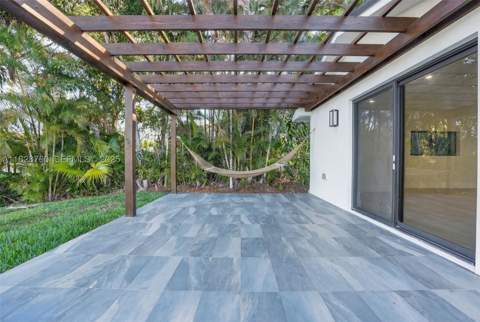 7101 E Troon Cir, Miami Lakes FL - photo 9 of 42