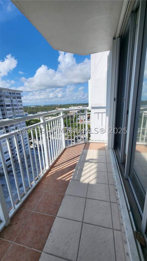 18051 Biscayne Blvd 1705, Aventura FL - photo 21 of 37