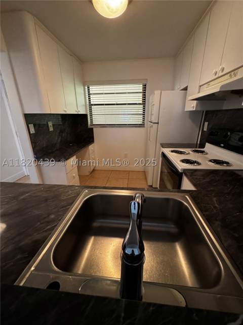 10875 SW 112th Ave 206, Miami FL - photo 7 of 13