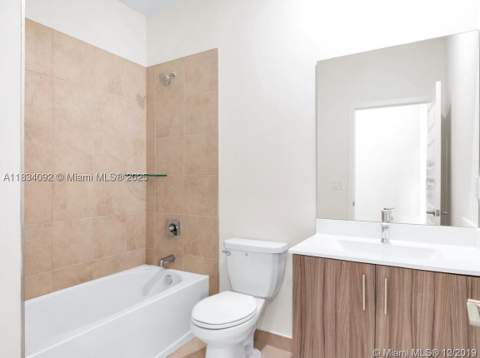 15842 NW 91 Ct 15842, Miami Lakes FL - photo 8 of 32