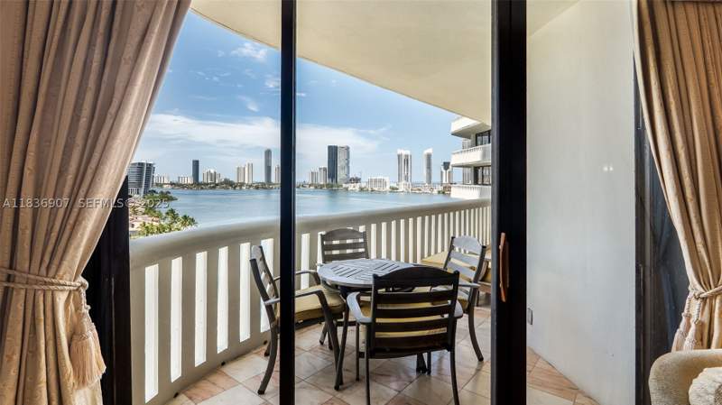 3 bedroom Condominium at 3000 Island Blvd 1103, 3000 Isl Blvd Williams Is, Aventura — photo 4