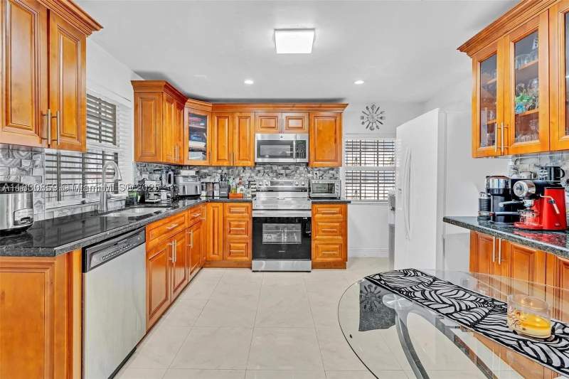 4 bedroom SingleFamilyResidence at 12840 NW 22nd Ave, Golf Estates, Miami — photo 4