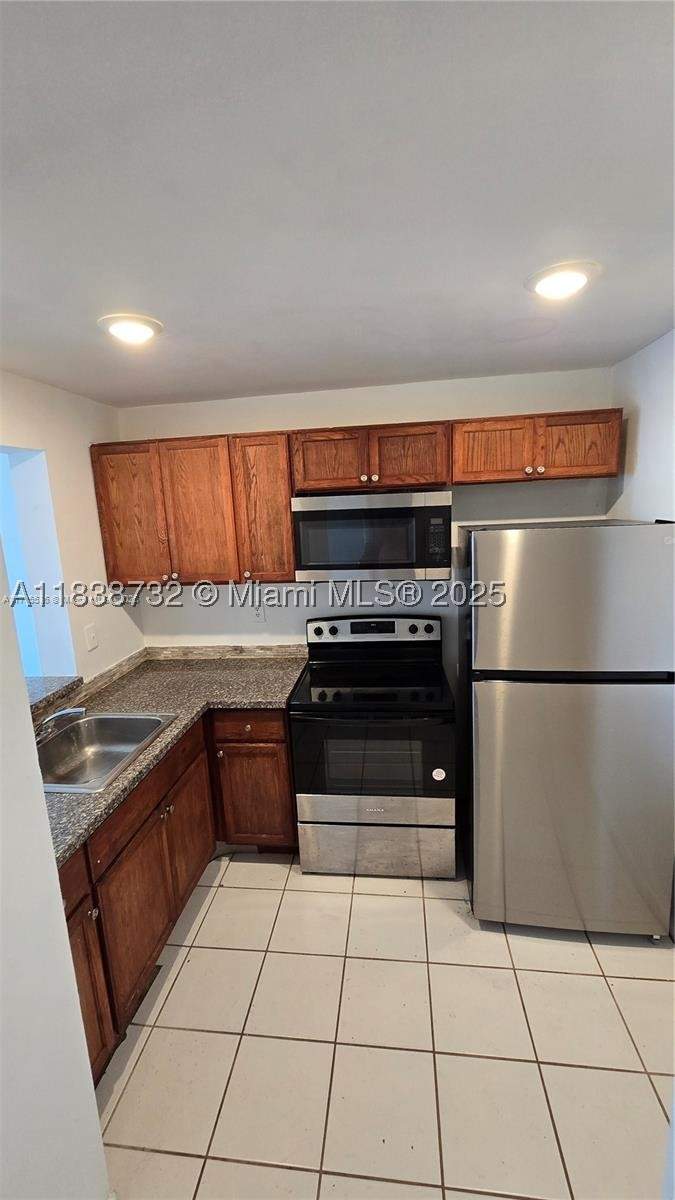 1 bedroom Condominium at 498 NW 165th St Rd D-407, Montecarlo Condo, Miami — photo 4
