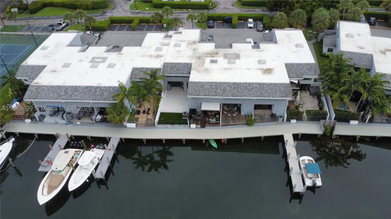 3 bedroom Condominium at 324 Poinciana Dr, Poinciana Is Yt & Rcq Clu, Sunny Isles Beach — photo 4