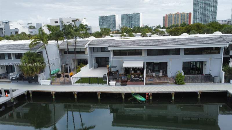3 bedroom Condominium at 324 Poinciana Dr, Poinciana Is Yt & Rcq Clu, Sunny Isles Beach — photo 5
