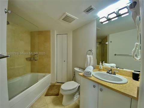 19900 E Country Club Dr 1220, Aventura FL - photo 18 of 24