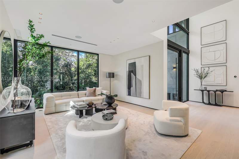 7 bedroom SingleFamilyResidence at 3860 Little Ave, Ye Little Wood Estates, Miami — photo 4