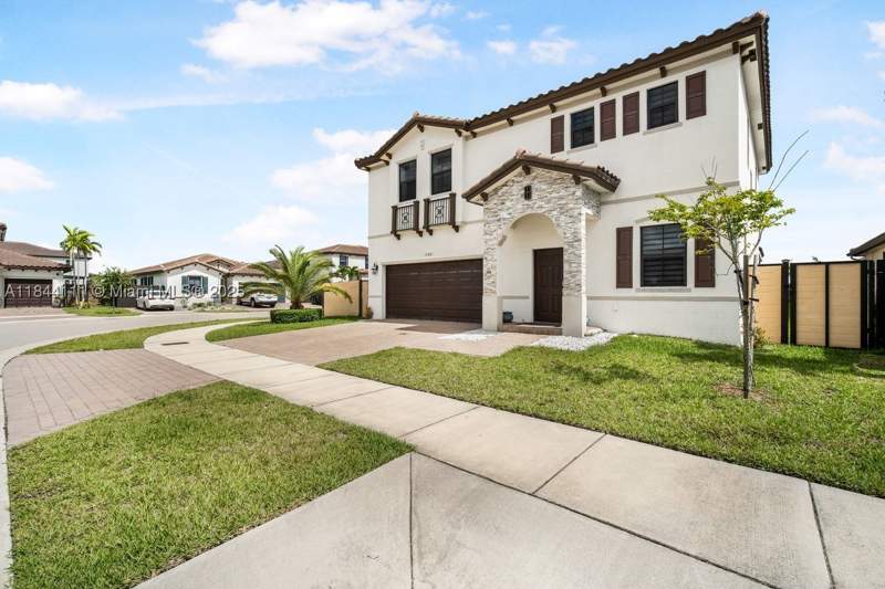 5 bedroom SingleFamilyResidence at 12861 SW 229 th terrace, Herran -Barkett Subdvision, Miami — photo 2