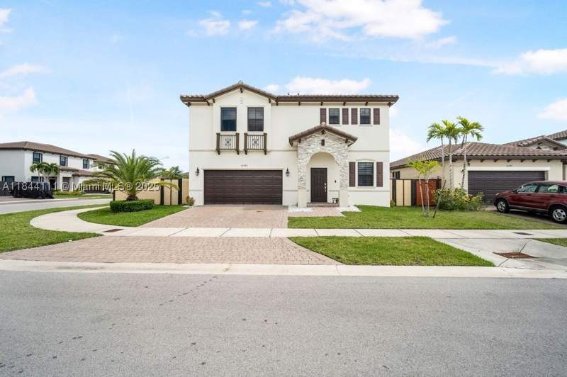 5 bedroom SingleFamilyResidence at 12861 SW 229 th terrace, Herran -Barkett Subdvision, Miami — photo 3