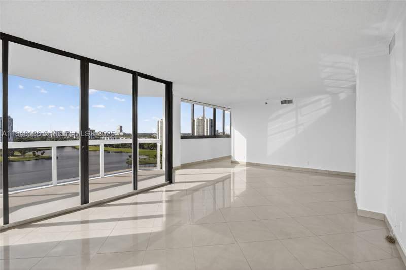 2 bedroom Condominium at 20185 E Country Club Dr 1406, The Landmark Condo, Aventura — photo 2