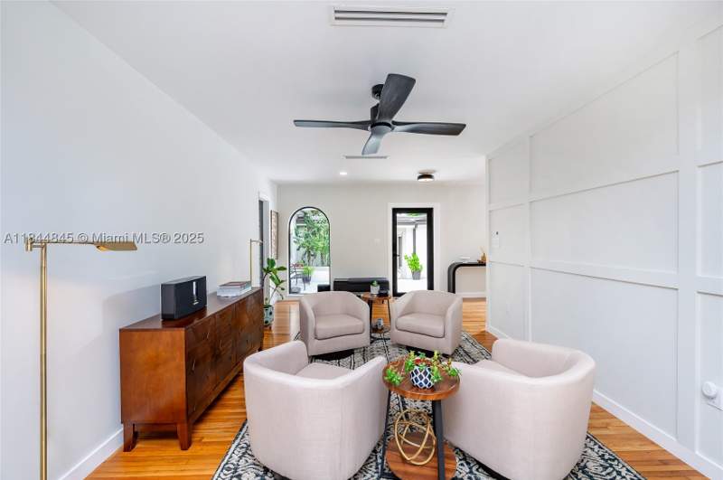 4 bedroom SingleFamilyResidence at 117 S Royal Poinciana Blvd, Pl 1 Of East Springs, Miami Springs — photo 5