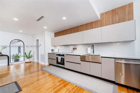 117 S Royal Poinciana Blvd, Miami Springs FL - photo 9 of 52