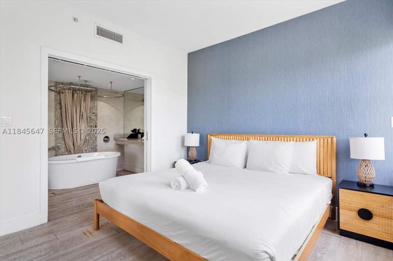 1 bedroom Condominium at 1060 Ocean Dr D303, The Strand On Ocean Drive, Miami Beach — photo 3