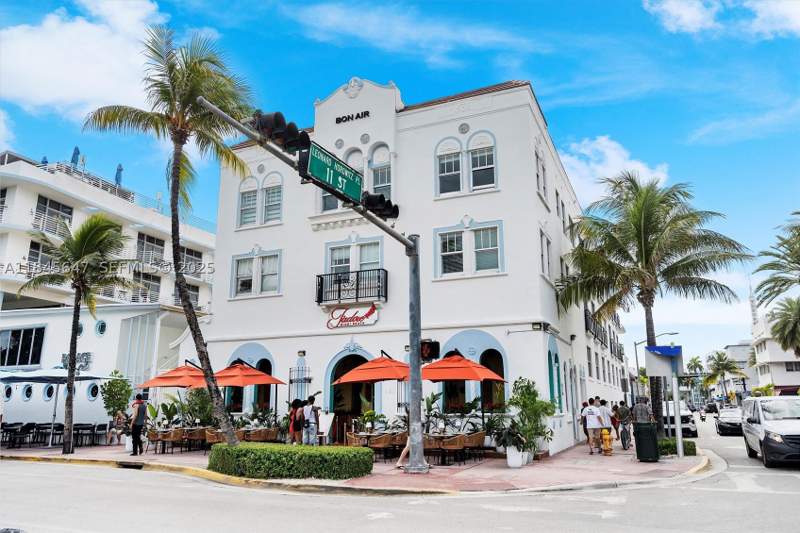 1 bedroom Condominium at 1060 Ocean Dr D303, The Strand On Ocean Drive, Miami Beach — photo 4