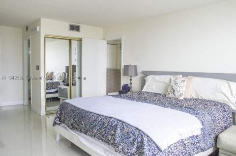 2780 NE 183rd St 1001, Aventura FL - photo 8 of 16