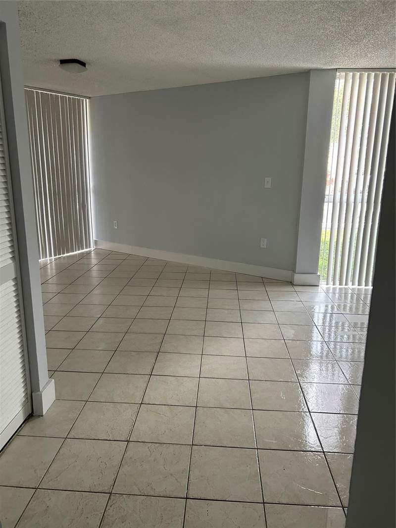 2 bedroom Condominium at 7035 NW 186th Street D-111, Las Brisas at country, Hialeah — photo 4
