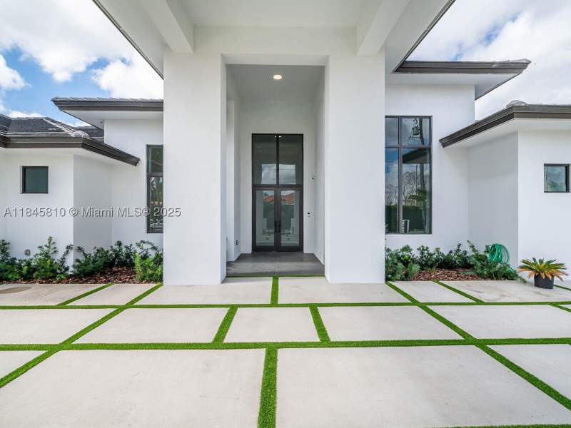 5 bedroom SingleFamilyResidence at 2610 SW 130th Ave, J G Heads Farms Unit A, Miami — photo 2