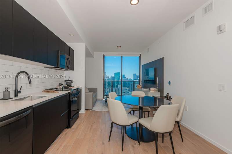 2 bedroom Condominium at 398 NE 5th St 4417, Map Of Miami Dade Co. FL., Miami — photo 4