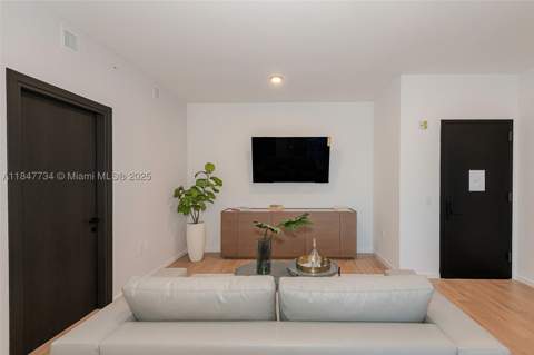 398 NE 5th St 4417, Miami FL - photo 7 of 39