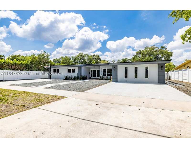 5 bedroom SingleFamilyResidence at 19810 NE 22nd av, Highland Woods Sec 1, Miami — photo 1
