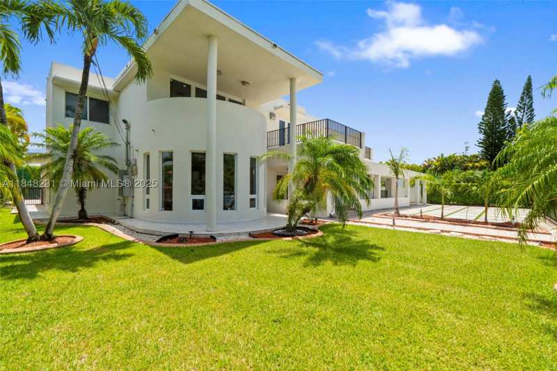 5 bedroom SingleFamilyResidence at 5045 SW 67th Ave, Blue Hgts, South Miami — photo 1