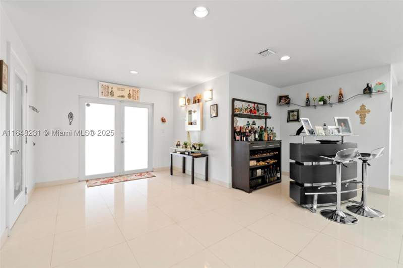 5 bedroom SingleFamilyResidence at 5045 SW 67th Ave, Blue Hgts, South Miami — photo 5