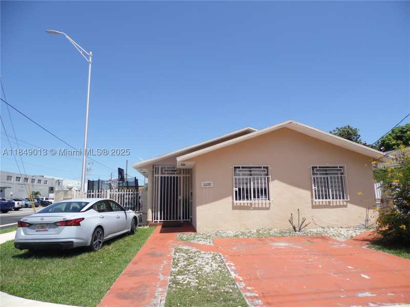 4 bedroom SingleFamilyResidence at 1695 W 6th Ave, San German Su8, Hialeah — photo 1