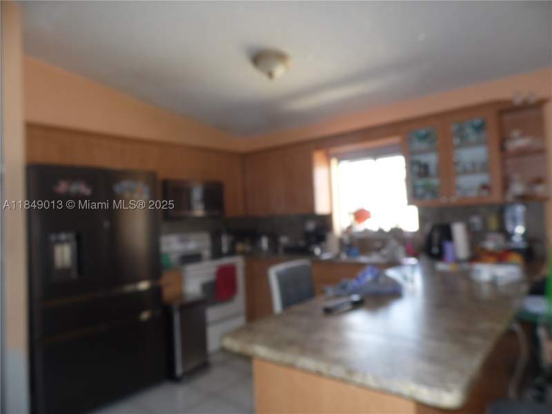4 bedroom SingleFamilyResidence at 1695 W 6th Ave, San German Su8, Hialeah — photo 3