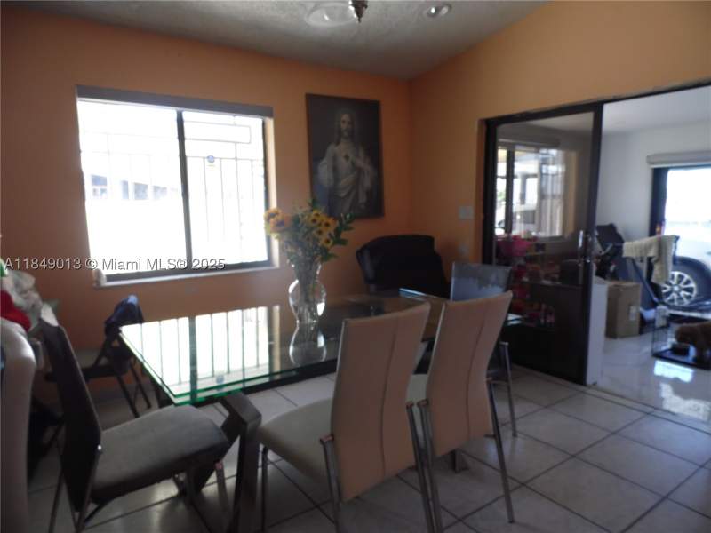 4 bedroom SingleFamilyResidence at 1695 W 6th Ave, San German Su8, Hialeah — photo 4