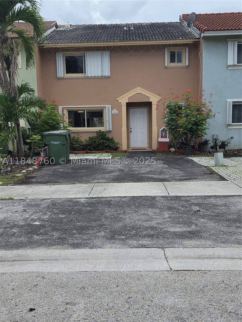 3 bedroom Townhouse at 1084 SE 13th Ave, Gardens Of Homestead, Homestead — photo 2