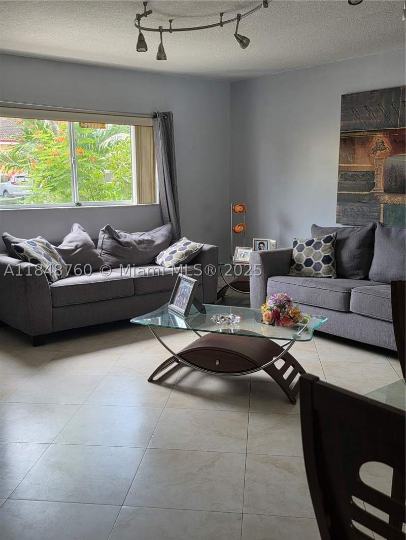 3 bedroom Townhouse at 1084 SE 13th Ave, Gardens Of Homestead, Homestead — photo 3
