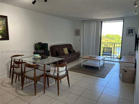 9682 Fontainebleau Blvd 401, Miami FL - photo 13 of 34