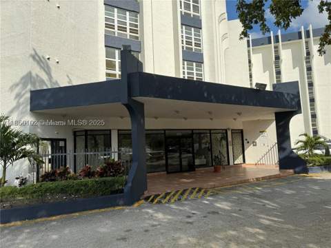 9682 Fontainebleau Blvd 401, Miami FL - photo 6 of 34