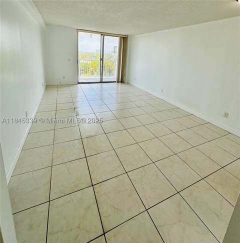2020 NE 135th St 807, North Miami FL - photo 6 of 22