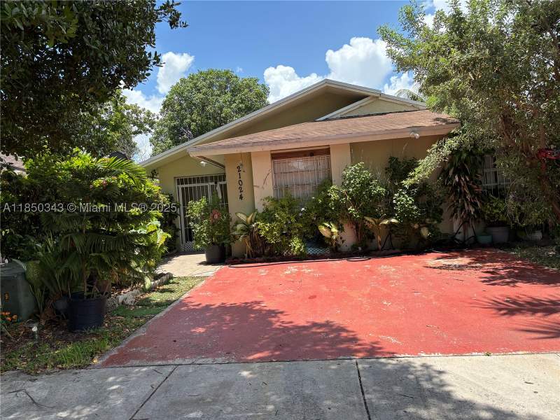 3 bedroom SingleFamilyResidence at 21024 SW 118th Pl, STRAWBERRY FIELD SUB, Miami — photo 2