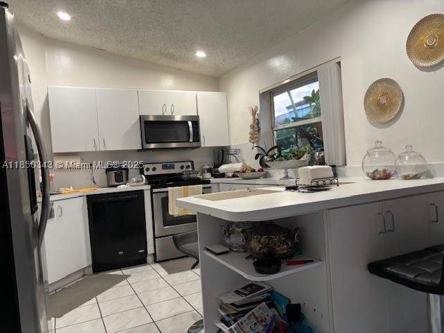 3 bedroom SingleFamilyResidence at 21024 SW 118th Pl, STRAWBERRY FIELD SUB, Miami — photo 3
