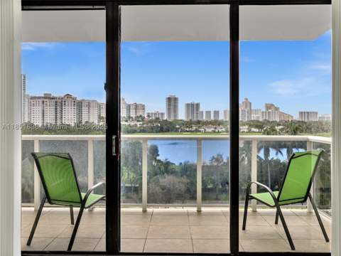 3675 N Country Club Dr 707, Aventura FL - photo 22 of 27