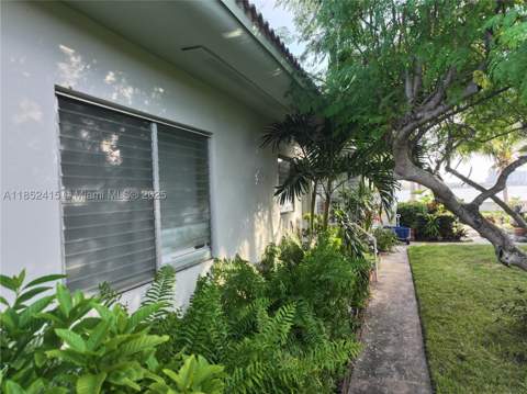2200 Bay Dr 3, Miami Beach FL - photo 8 of 28