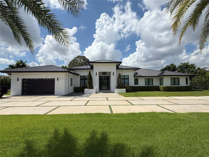7 bedroom SingleFamilyResidence at 9600 SW 66th St, Sub Of Pb 3-169, Miami — photo 1