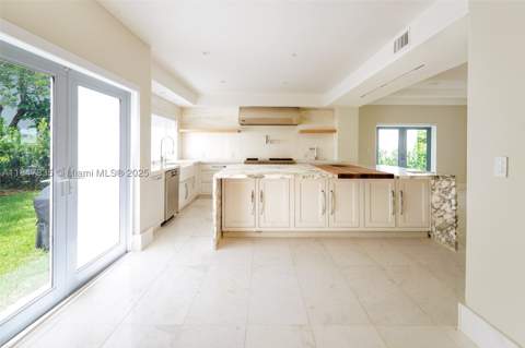 1981 S Oak Haven Cir, Miami FL - photo 10 of 38
