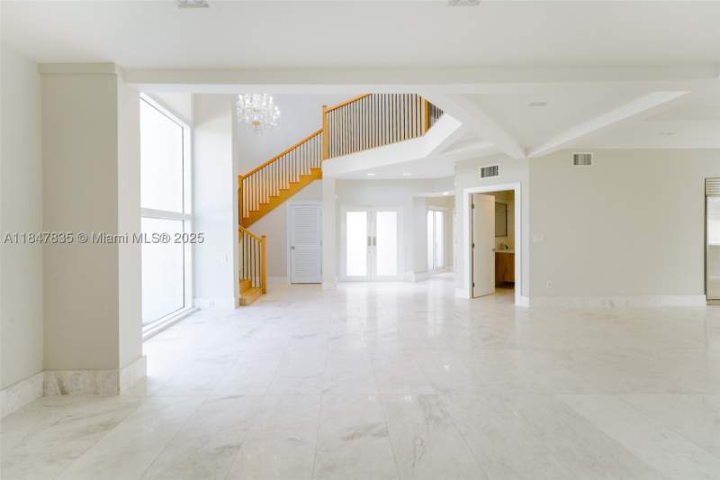 5 bedroom SingleFamilyResidence at 1981 S Oak Haven Cir, Oak Haven Sec 2, Miami — photo 5