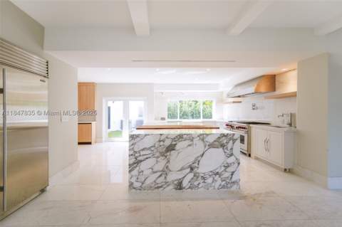 1981 S Oak Haven Cir, Miami FL - photo 9 of 38