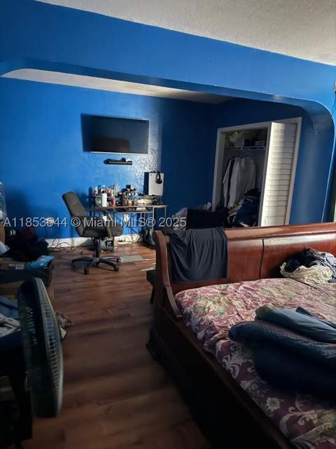 985 NE 146th St, North Miami FL - photo 6 of 13