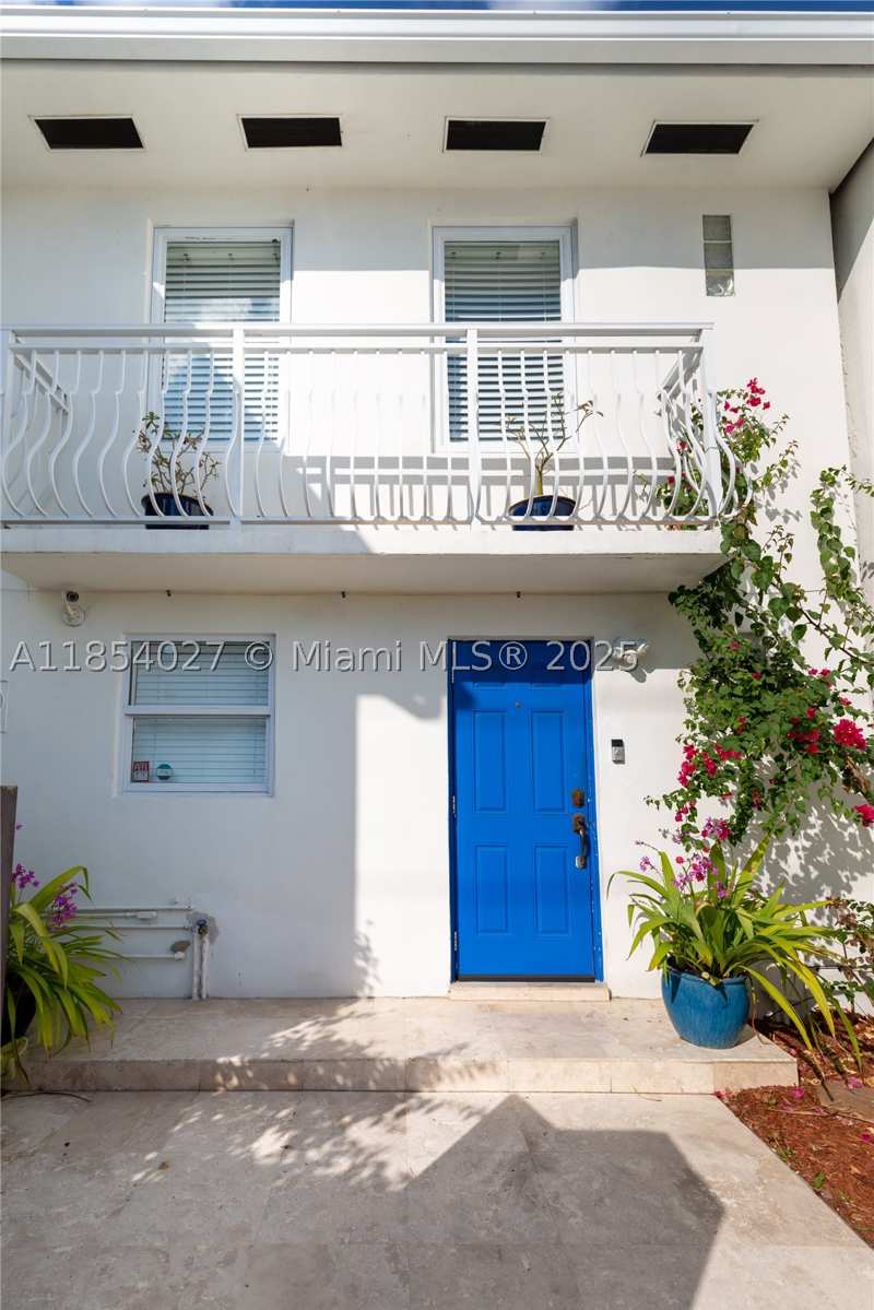 2 bedroom Townhouse at 2035 NE 123rd St, Areta Estates Sec 1, North Miami — photo 1