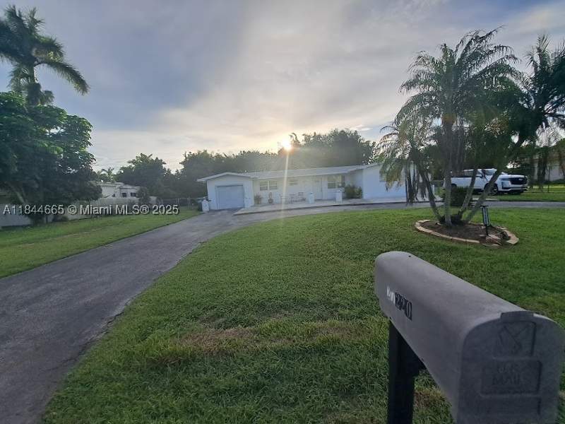 4 bedroom SingleFamilyResidence at 27220 SW 164th Ct, Melody Manor, Homestead — photo 2