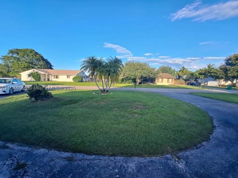 4 bedroom SingleFamilyResidence at 27220 SW 164th Ct, Melody Manor, Homestead — photo 3