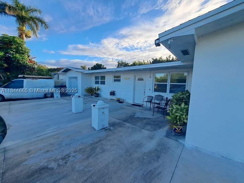 4 bedroom SingleFamilyResidence at 27220 SW 164th Ct, Melody Manor, Homestead — photo 4